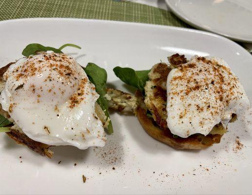 Neutral ground Bar And Kitchen
