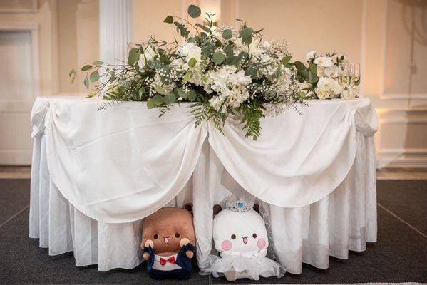 Multipurpose arch spray for sweetheart table