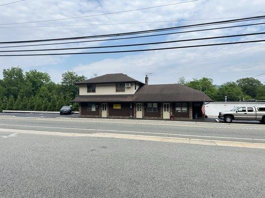 Here's the place again, plenty of parking, only issue just that you have to reserve your haircut by appointment.