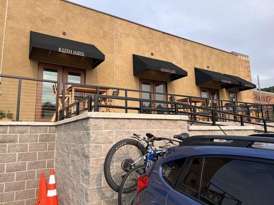 Exterior/main entrance