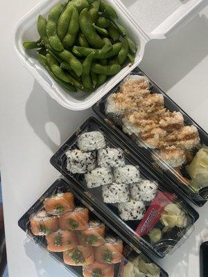 Sushi and edamame