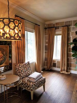 Angela's Upholstery & Slipcovers Corp