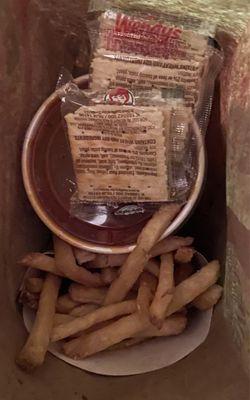 To go dinner chili, crackers & fries