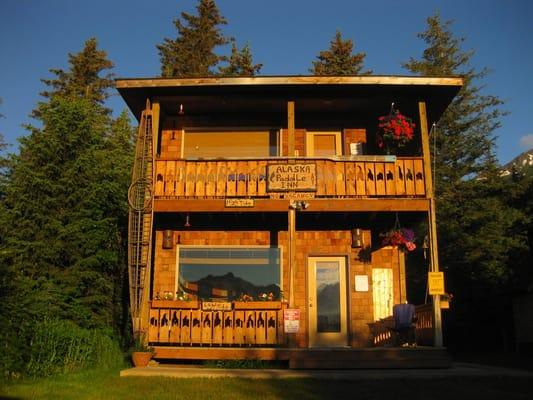 Alaska Paddle Inn