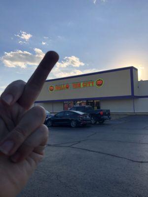 They don't even have a proper sign. Ripoff!!!