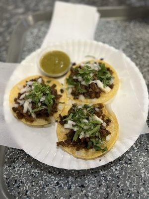 3 asada tacos with onions and cilantro