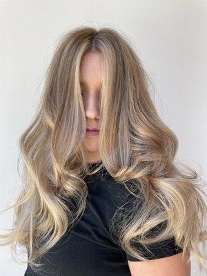 Stylist's Instagram:
@veronicascogganhair