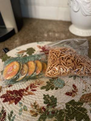 Crispy Noodles & Almond Cookies