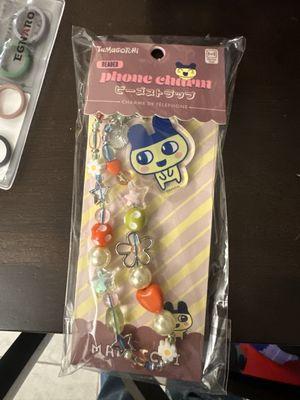 Phone charm, but broke immediately after opening despite gentle care, was just made poorly.