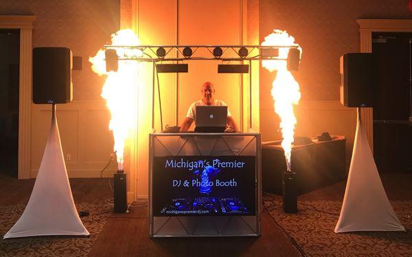 Michigan's Permier Dj & Photo Booth Service