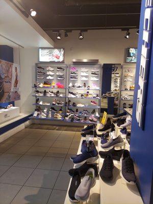 SKECHERS Retail