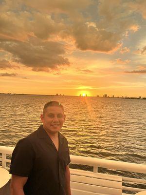 Beautiful views & sunsets is what Florida offers,
Thinking about moving to the sunshine state?
We have a home for you !!! Call today!!