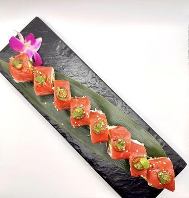 TROPICAL ROLL
On Top: Bluefin Tuna, Serrano, Cilantro, Chano Sauce
Inside: Salmon, Mango, Avocado