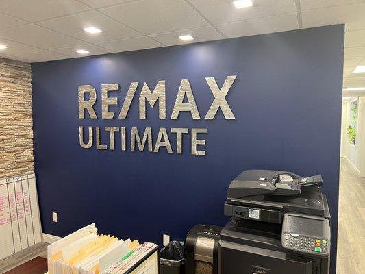 RE/MAX Ultimate Office of Mike Van De Walker