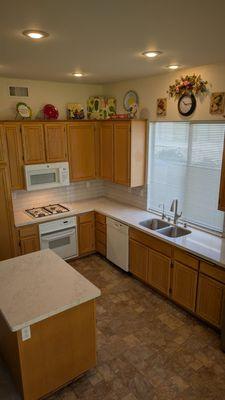New countertops with backsplash installed in less than two days, these were professional installers!