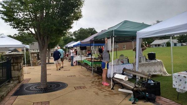 Limited number of vendors. No music or food trucks as advertised.