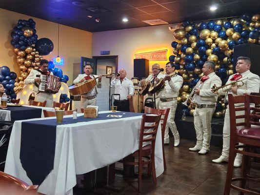 Mariachi Guadalupano d Miami, serenata para un cumpleaños