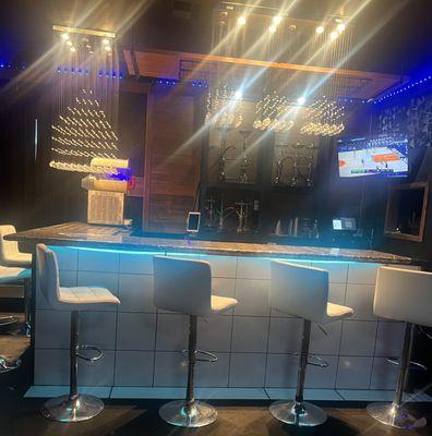 Supreme Bar & Lounge