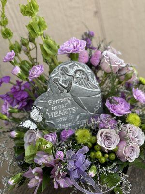 Beautiful sympathy Arrangements to honor your loved one.