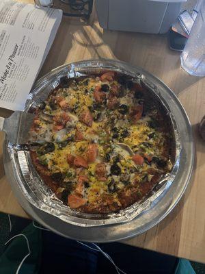 Good eating location, waitress friendly, family oriented. Ordered a veggie, gluten free pizza. Really good. 5 stars in my book.