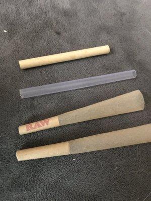 No raw logo on the cone , straw instead of the real cardboard insert