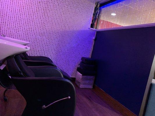 Relaxing hairwash room