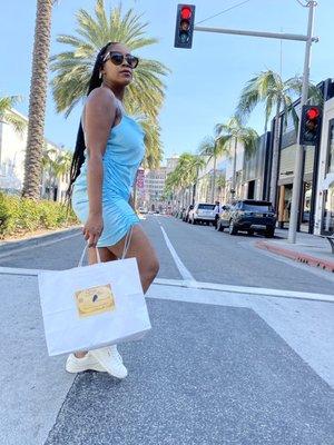 Shopping sample sales in Beverly Hills! Follow us on @samplesalegirlla to shop designer sales 50-75% off retail prices