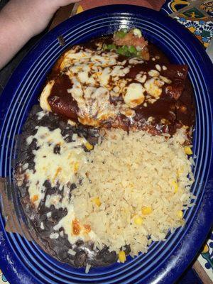 Enchiladas De Pollo Con Mole
