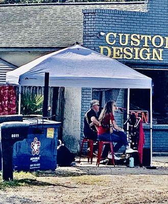 "Live band playing Christmas Songs" Stone Jewelers Christmas 2025 la vie en rose! OuiOui.