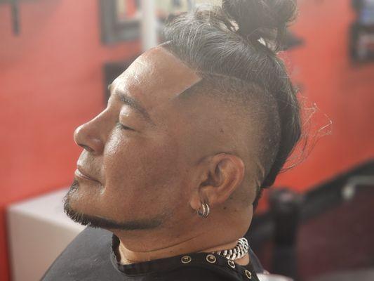 25$ hair cuts that are good , number is 2102570448            Open 8am-8pm.