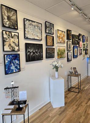Discover a world of artistic expression at Rigillo Fine Art Gallery & Fine Gifts, nestled in the heart of Chatham, New Jersey.