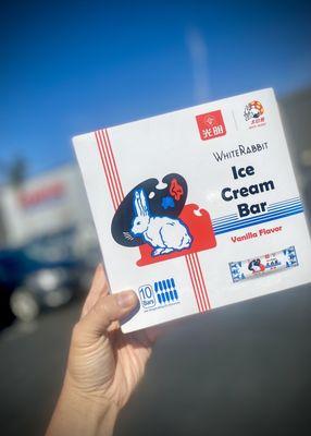 White Rabbit ice cream bar!! Woohoo~