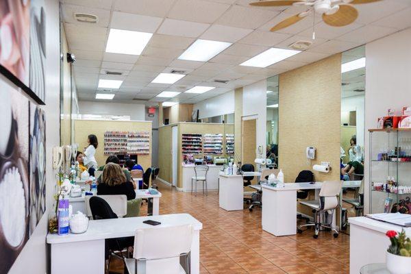 Happy Nails by Betty