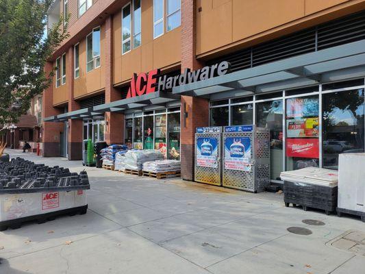 Diridon Station Ace Hardware