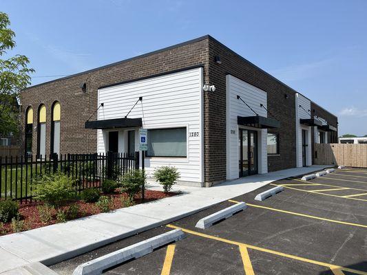 Leaving Prints-Dejando Huellas