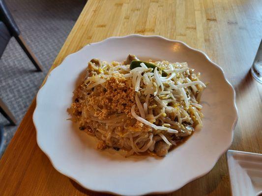 Medium spice pork pad thai