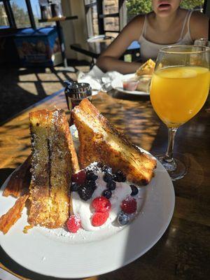 French Toast stuffed w/ Amarillo cream accompanied by fresh berries & whip cream. Your choice of bacon, ham, sausage or chorizo.