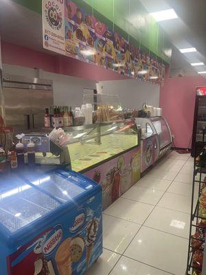 Tortas licuados tacos flautas todo tipo de antojitos mexicanos jugos licuados frutas fresas con crema.