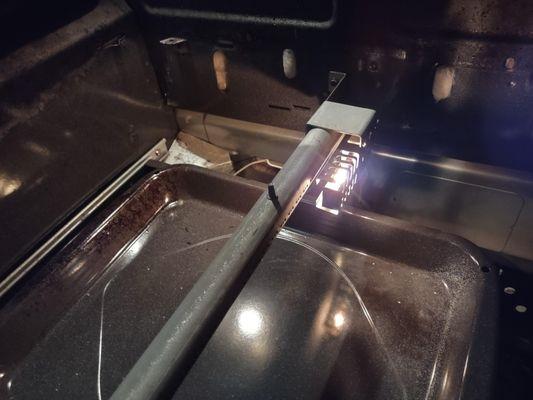 Customer complaint oven when I heat up. Replacing the bake igniter on a gas stove.