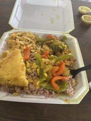 Do you see what I see? Who serves Kraft Mac and cheese in a Jamaican restaurant??? Ugh!!!