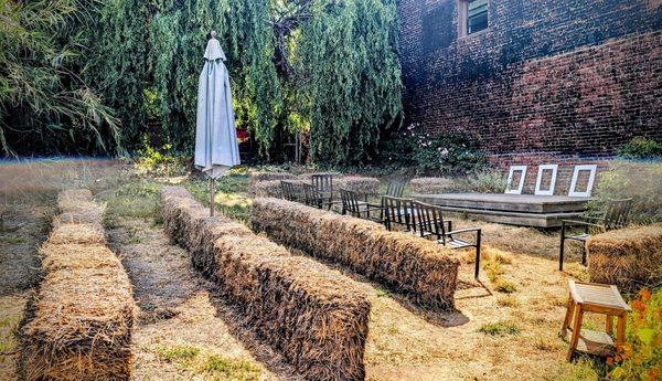 A perfect outdoor venue for music or artist lecturers.