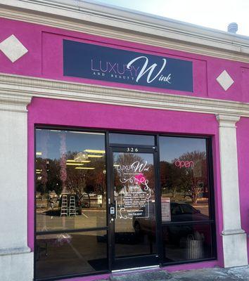 Luxury Wink & Beauty