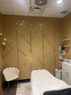 Inside Kami Volumes Aesthetic Luxury suite.
Relax and unwind in this sanctuary.