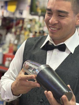 best bartending school LA. All bartending certifications included. Amazing Bartending job placement.