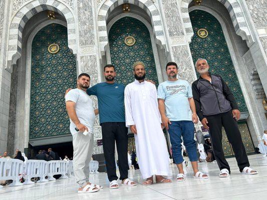 Group members of from Dallas with Shaykh at Masjid an Nabwi Madinah