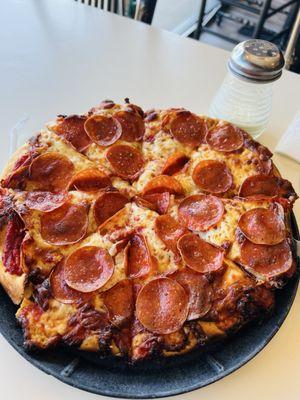 Small or medium pepperoni pizza well done is my go to when I come here. Best in the area.