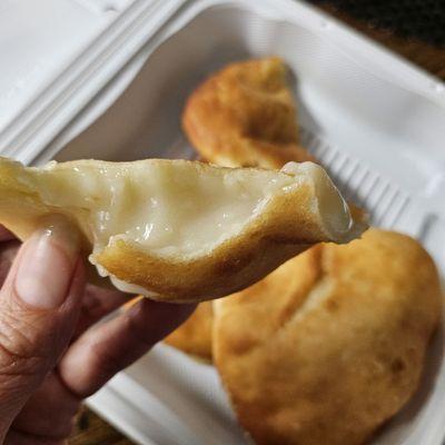 L’Avenue Hats & Bakery