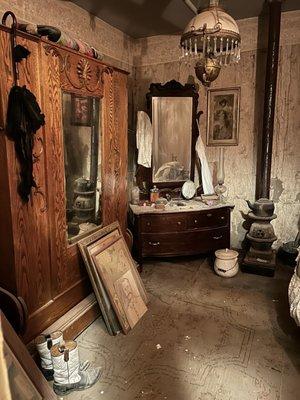 Everything in the self guided tour was amazing! Hope you can see this in real life if you plan on coming.