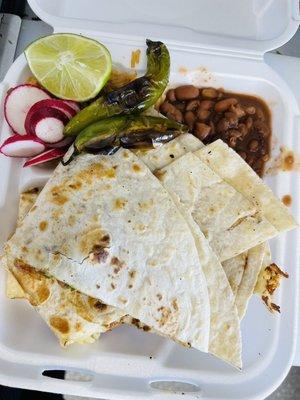 quesadilla de pastor salsa roja