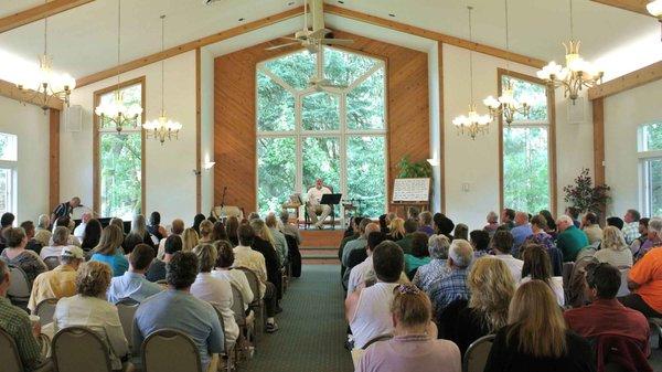 The main room where Guy Finley gives his classroom talks.